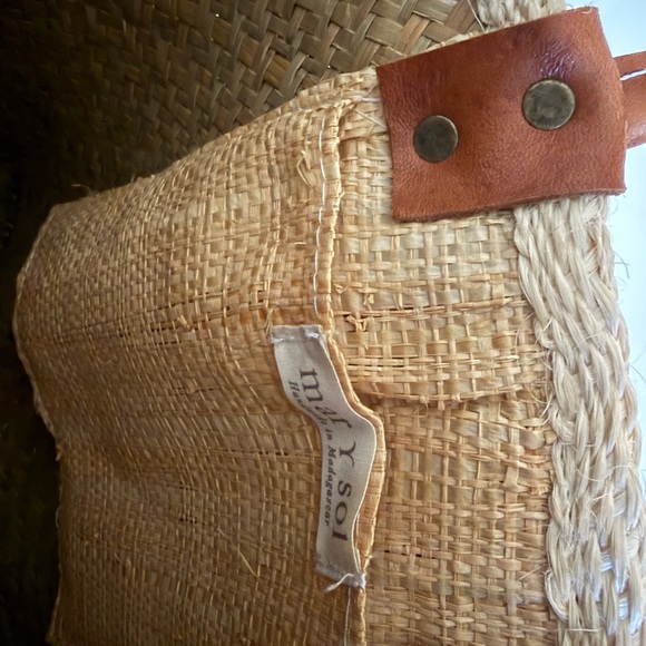 Mar Y Sol - Handwoven Straw Tote with Pink Stripe Accents and Pom-Poms - Picture 2 of 4